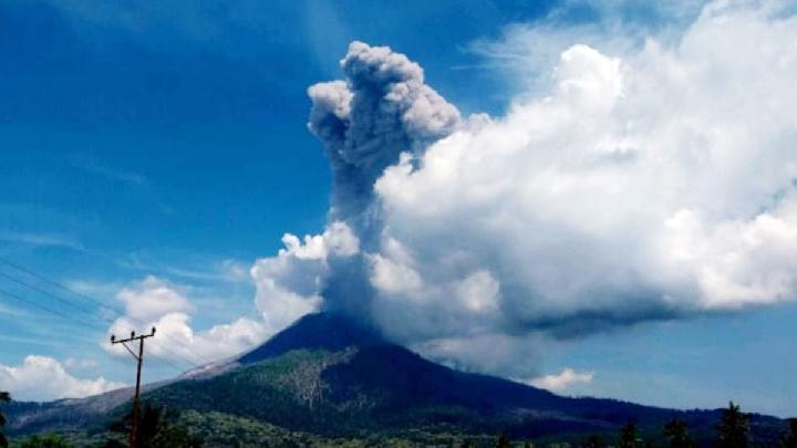 Badan Geologi Naikkan Status Dua Gunung Api: Lewotobi Awas, Burni Telong Waspada
