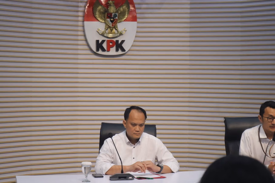 KPK Resmi Tahan Eks Direktur Pertamina Chrisna Damayanto dalam Kasus Korupsi Katalis