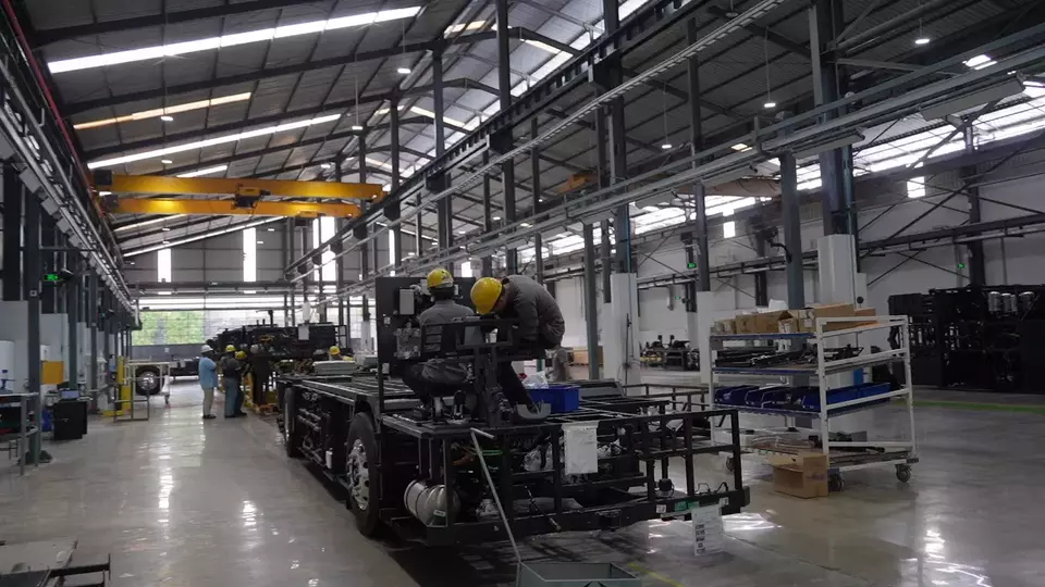 VKTR Perkokoh TKDN dan Targetkan 152 Bus Listrik Transjakarta pada 2026