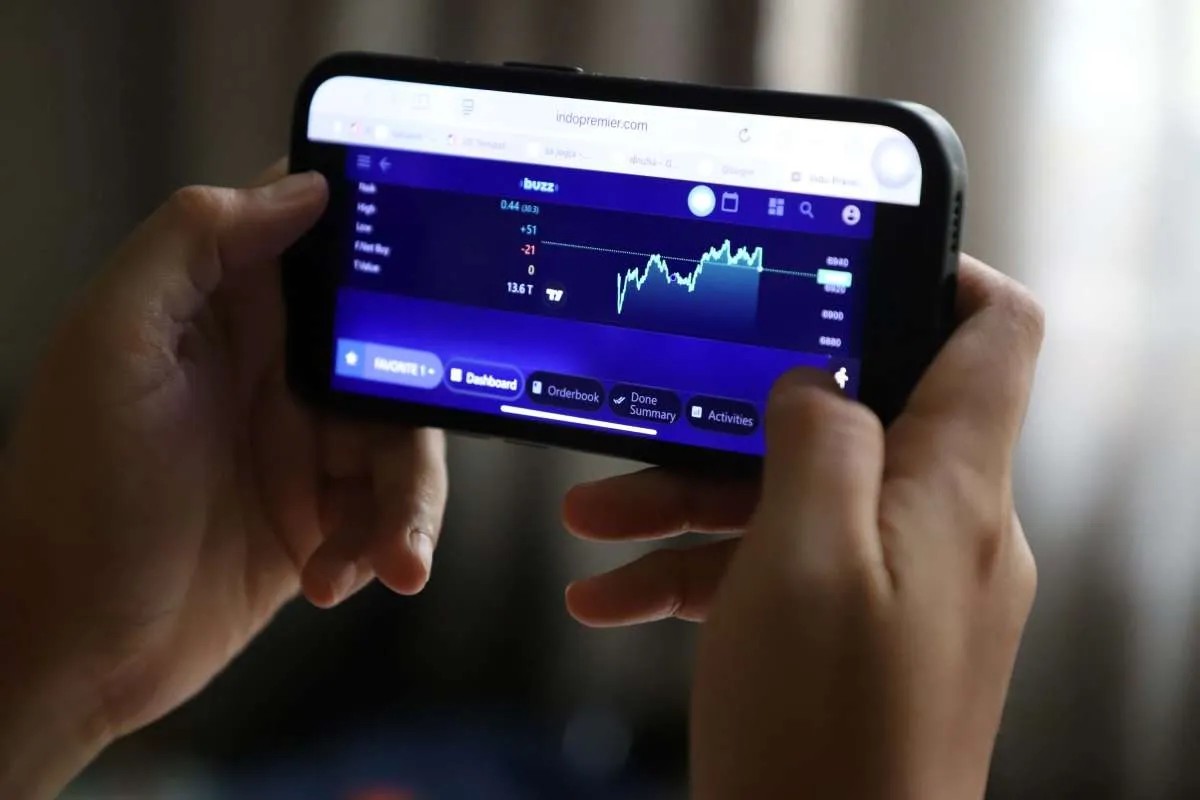 Optimisme IHSG 10.000: Strategi 'Follow The Money' Rekomendasikan Sektor Properti & Tambang