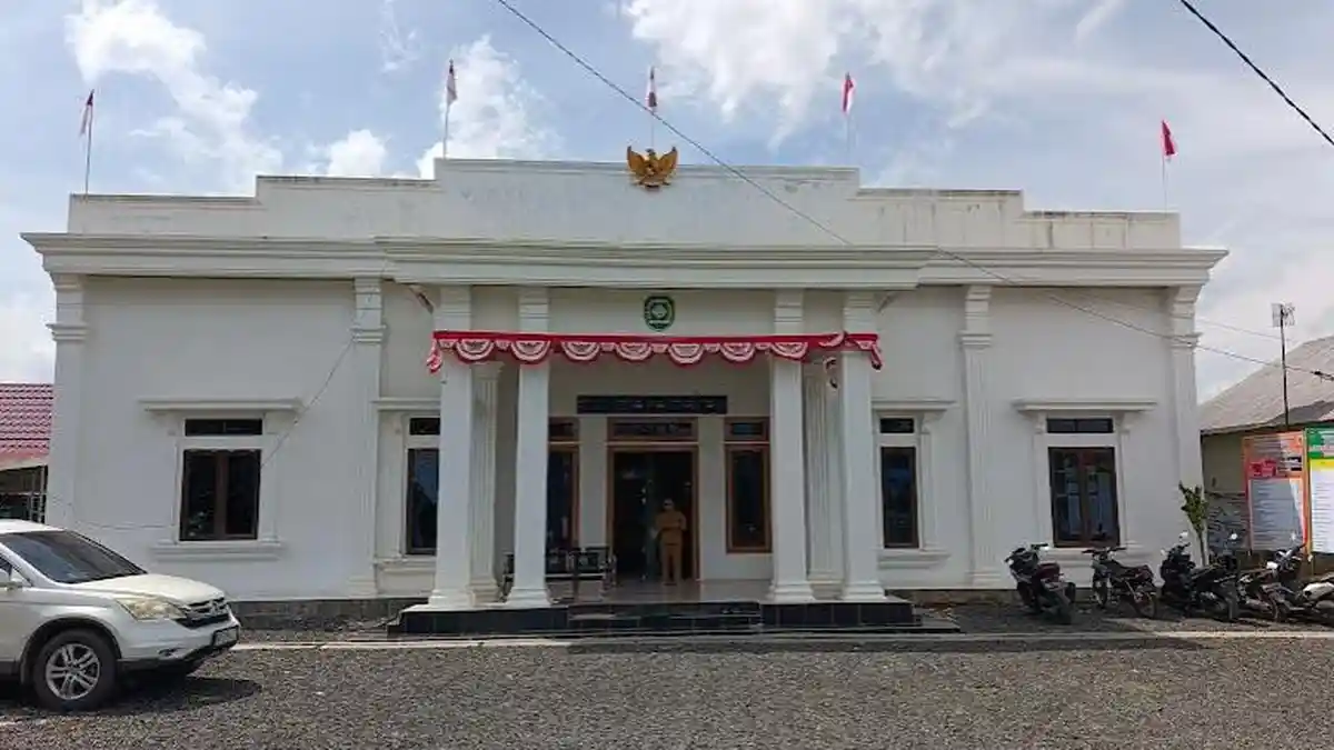 Kantor Desa Pantai Cabe Tapin: Megah Bak Istana Negara, Simbol Kolaborasi Warga dan CSR Tambang