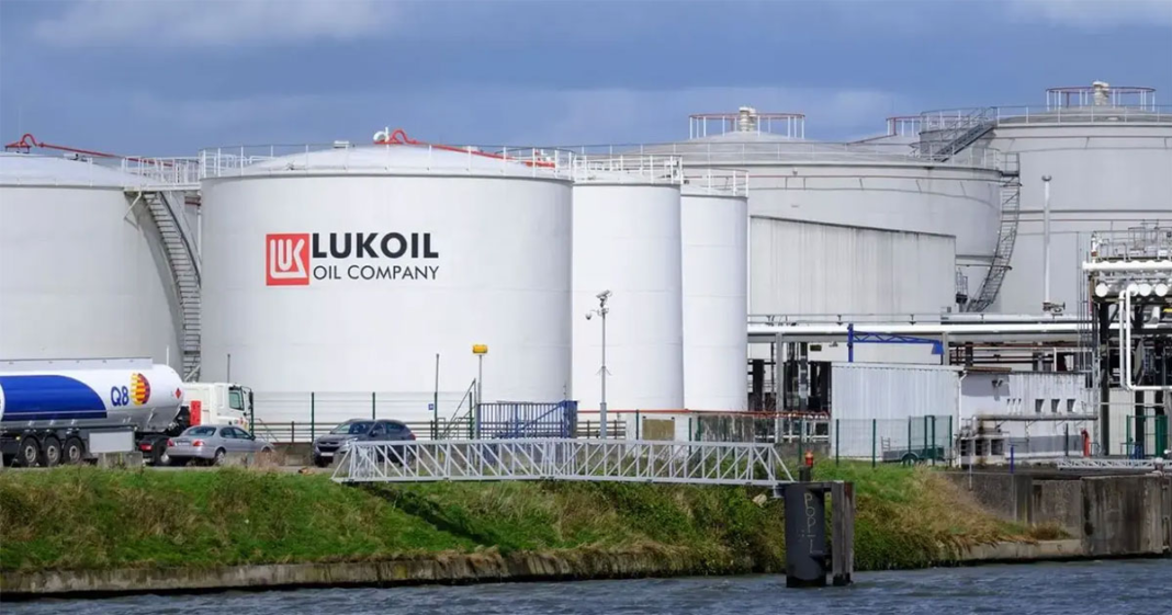 Kilang Minyak Terbesar India Hentikan Impor Rusia, Sanksi Internasional Makin Menggigit