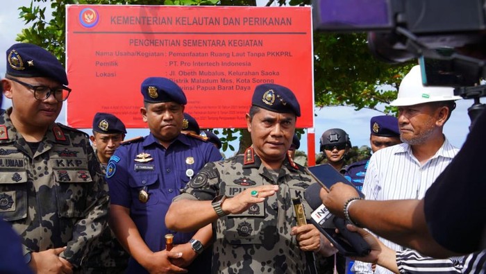 KKP Segel Reklamasi Tambang Ilegal PT PII di Sorong, Papua Barat Daya