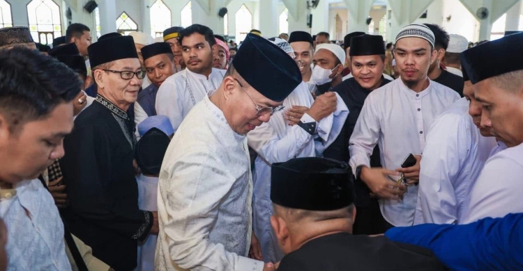 Open House Idul Fitri Gubernur Sultra Diserbu Ribuan Warga, Dana Pribadi Jadi Sorotan